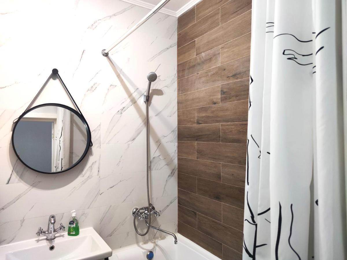Loftik Apartments Shevchenko Street Алма Ата Екстериор снимка